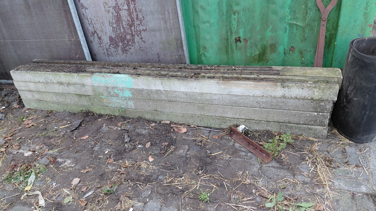 gratis betonnen schutting, Ophalen