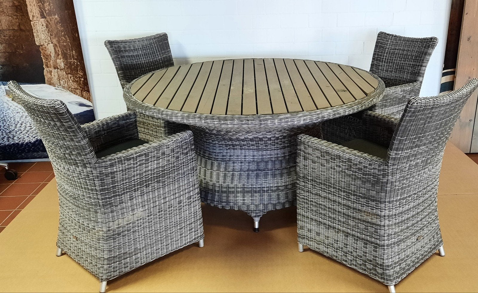 Gebruikte Wicker Tuinset met Schade en Kapotte Draden, Ophalen, 4 zitplaatsen, Gebruikt, Wicker