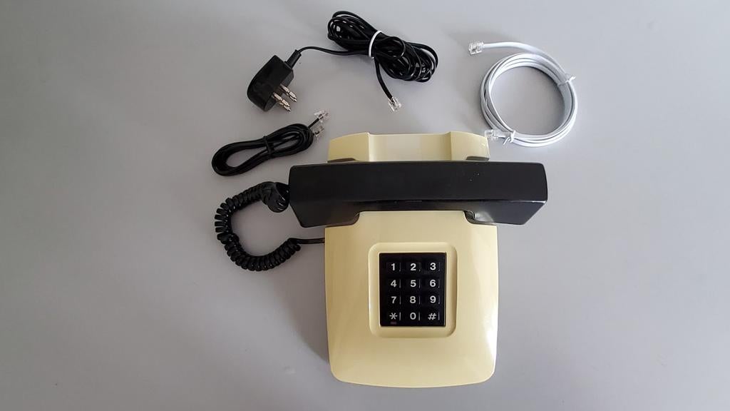 Vintage druktoetsen telefoon uit de jaren 80, Ophalen