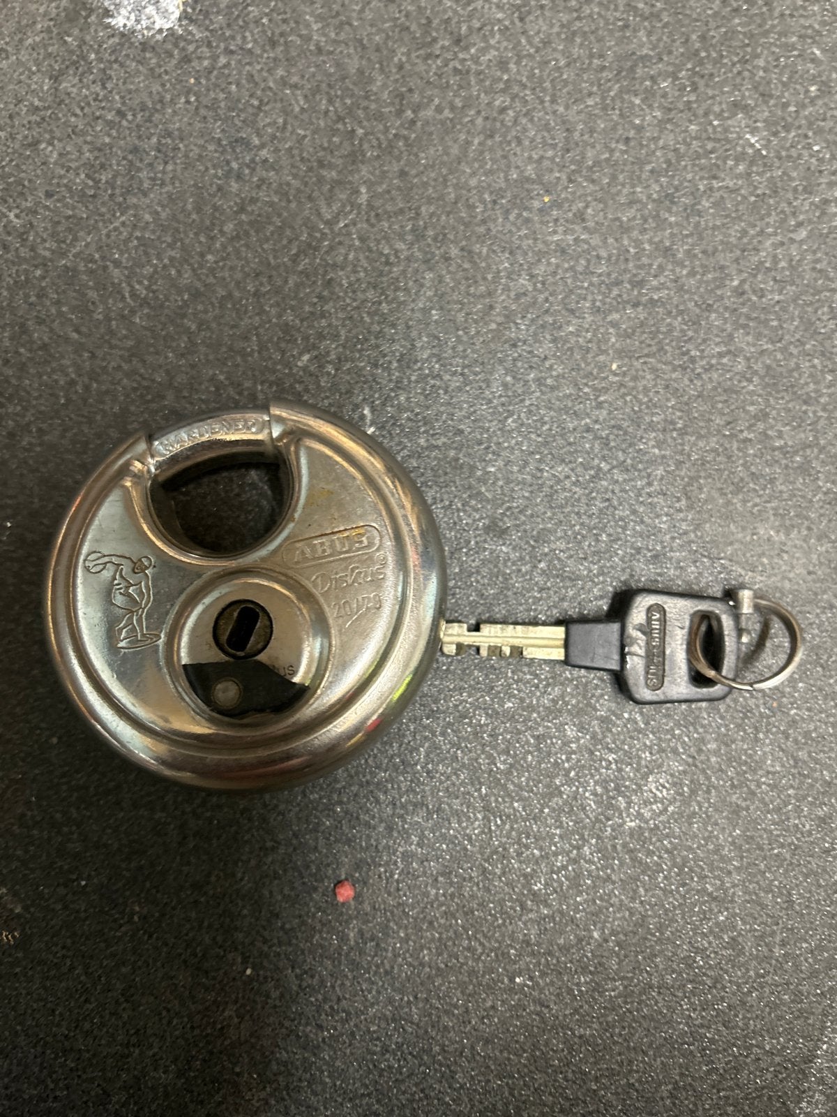 ABUS Diskus 20/70 Hangslot met Sleutel - Zo goed als nieuw, Doe-het-zelf en Verbouw, Ophalen of Verzenden, Zo goed als nieuw, Rvs