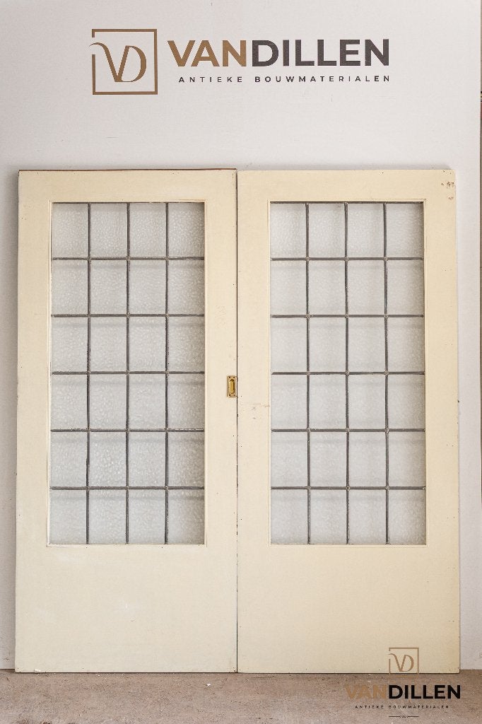 Robuuste set gave oude ensuite deuren met wolk glas in lood