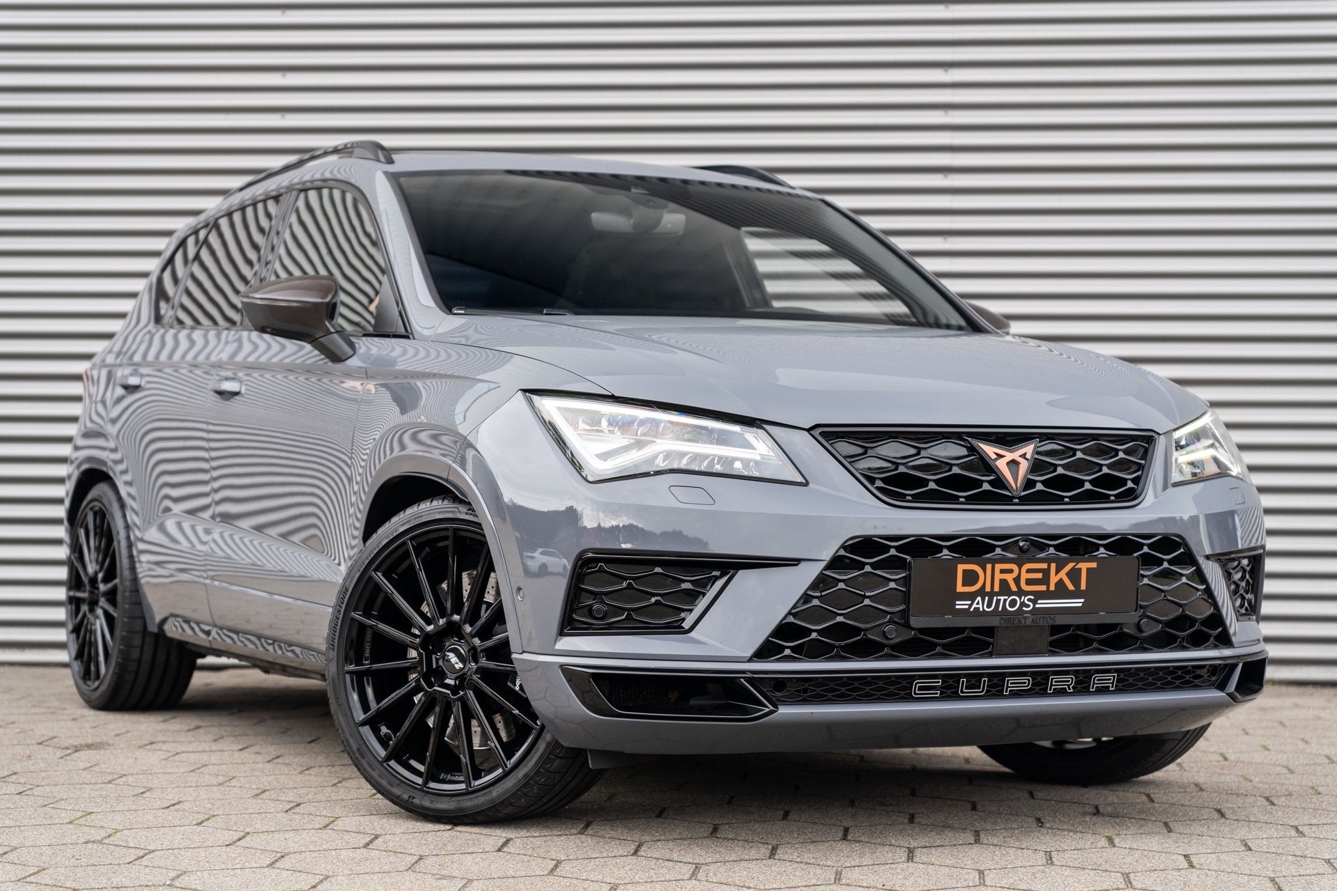 CUPRA Ateca 2.0 TSI 4DRIVE LIMITED PANO CARBON AKRA BREMBO, Auto's, Automaat, Dealer onderhouden, Gebruikt, Zwart
