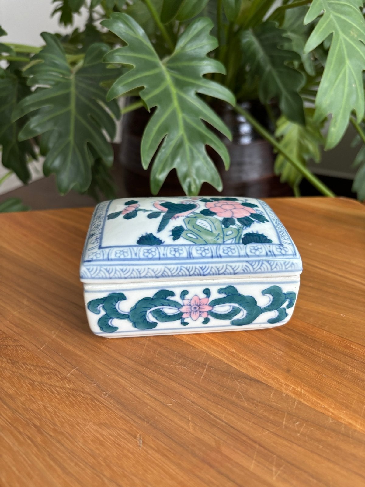 Vintage Chinees Porseleinen Doosje met Bloemen en Vogel, Ophalen of Verzenden