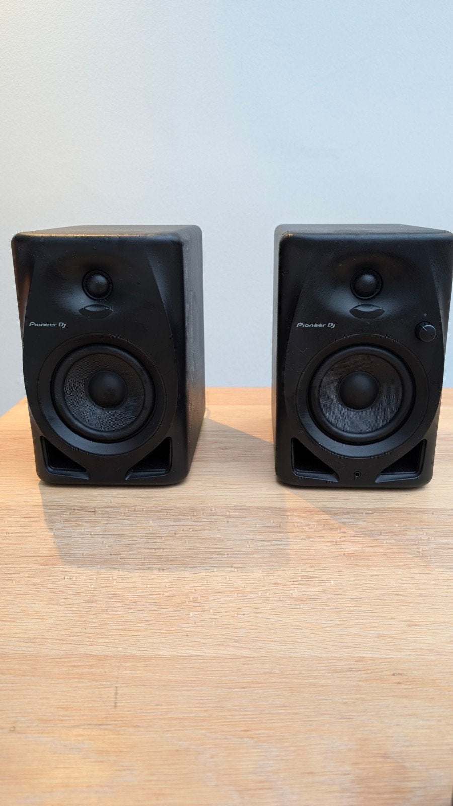 Pioneer DJ DM-40D 4 inch desktop monitorsysteem, Ophalen, Studiomonitor, Zo goed als nieuw, Pioneer