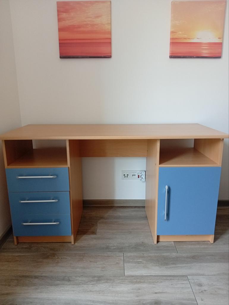 gebruikt bureau 140x60 en zwarte stoel, Huis en Inrichting, Bureaus, Ophalen, Gebruikt