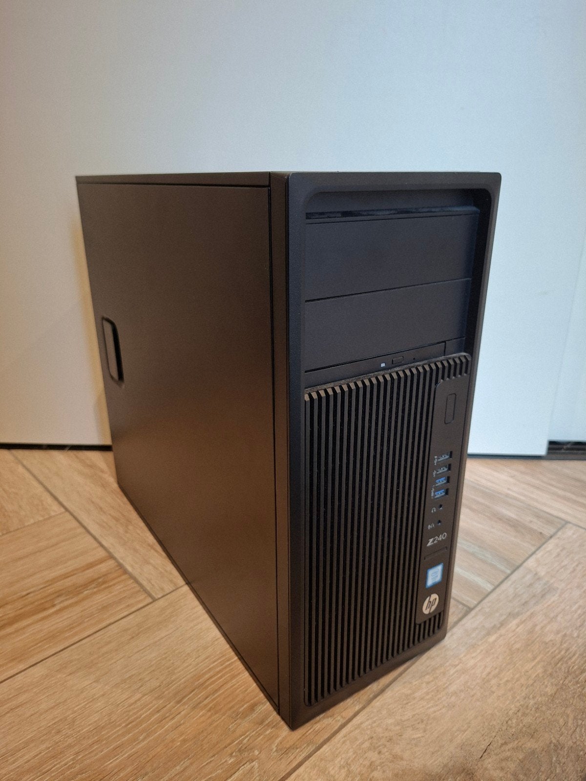 HP Z240 Tower – Xeon E3-1245 v5 – 64GB RAM
Te koop aangebode