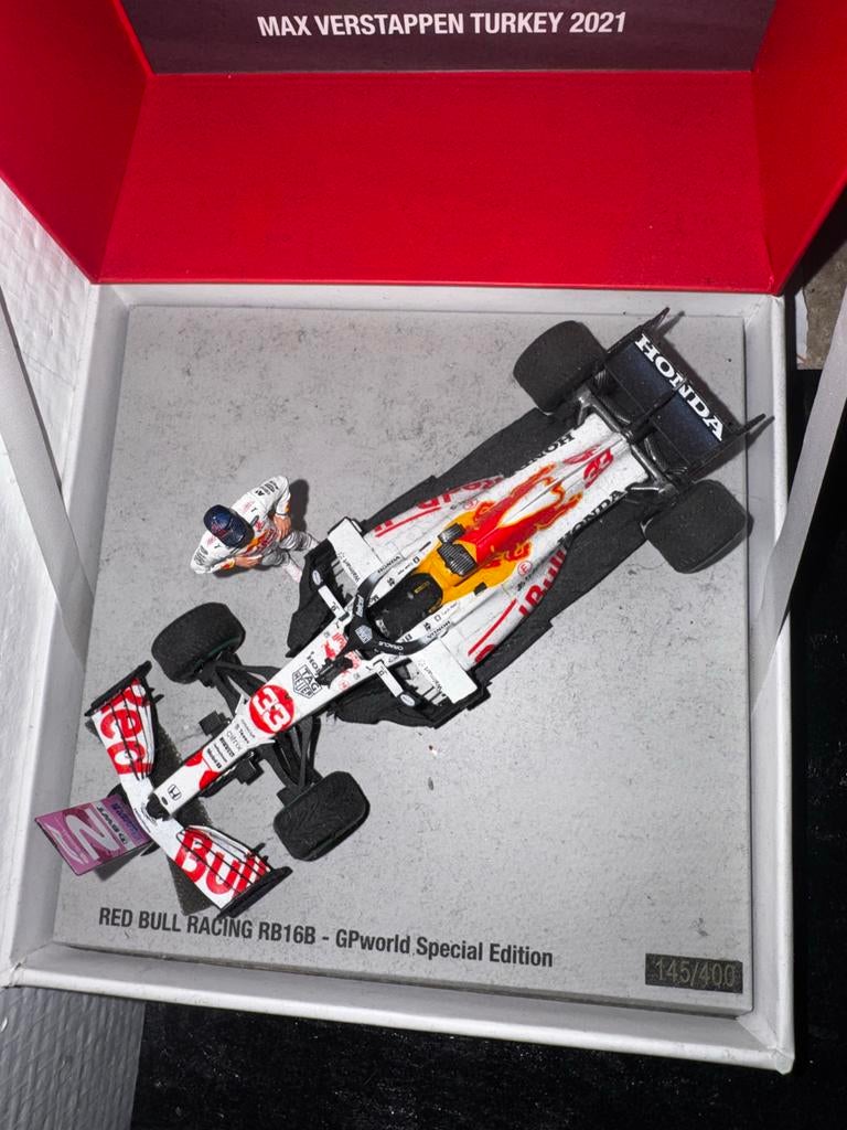 Max Verstappen Turkse GP 2021 Arigato editie met minifiguur, Ophalen of Verzenden, Zo goed als nieuw