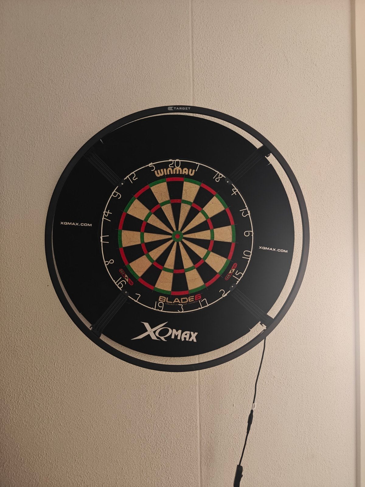 Winmau Blade 6 + Target LED + Surround + 3 sets darts, Sport en Fitness, Darts, Ophalen, Zo goed als nieuw, Dartbord