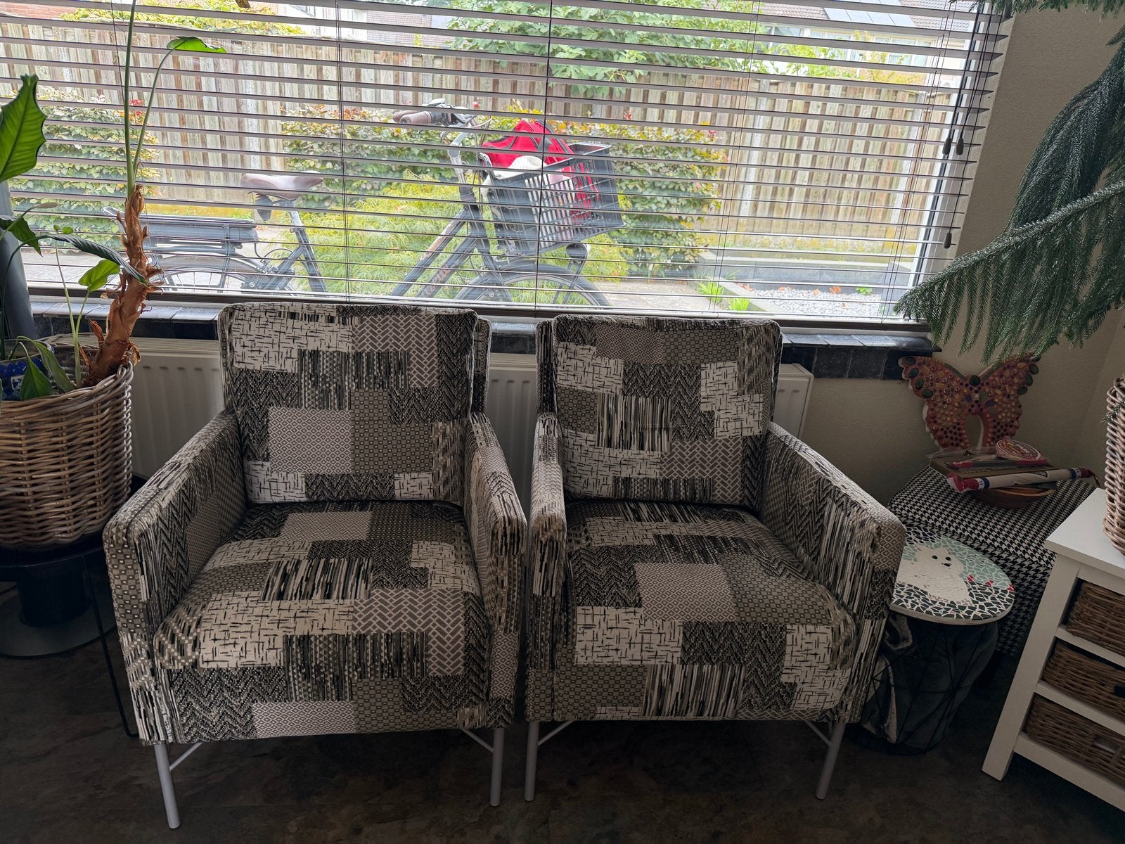 Twee comfortabele fauteuils met patchwork design relaxstoel, Ophalen, Twee, Zo goed als nieuw, Stof