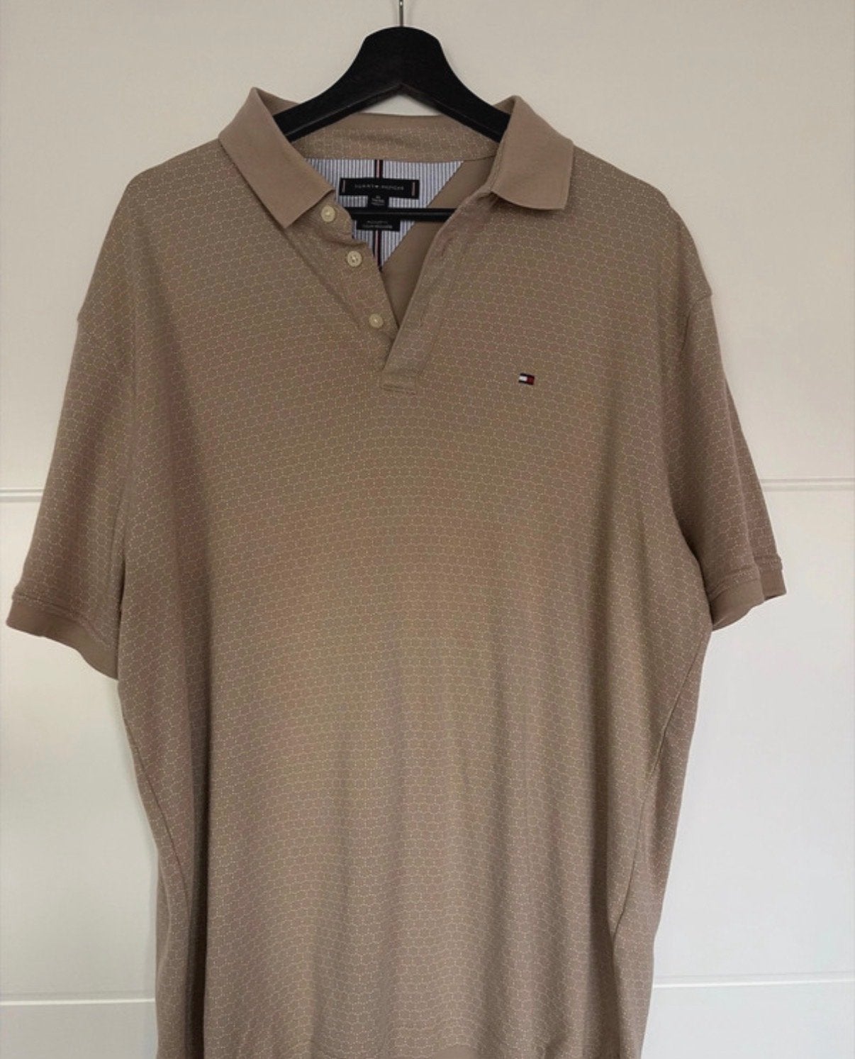 Tommy Hilfiger polo shirt - Beige met patroon, Kleding | Heren, Ophalen of Verzenden, Zo goed als nieuw, Maat 56/58 (XL), Beige