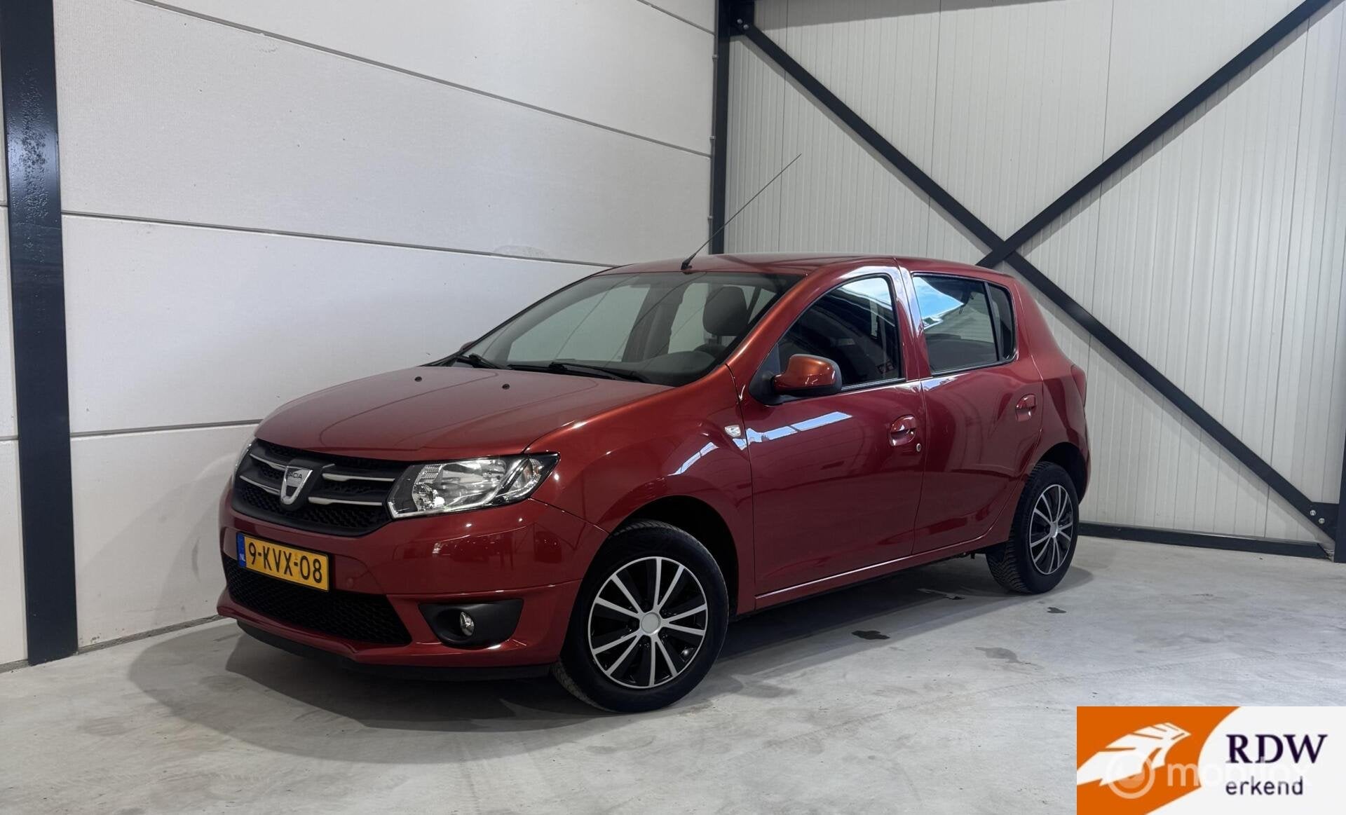 Dacia Sandero 0.9 TCe Lauréate Airco Trekhaak, Auto's, Voorwielaandrijving, Gebruikt, 31 €/maand, 937 kg