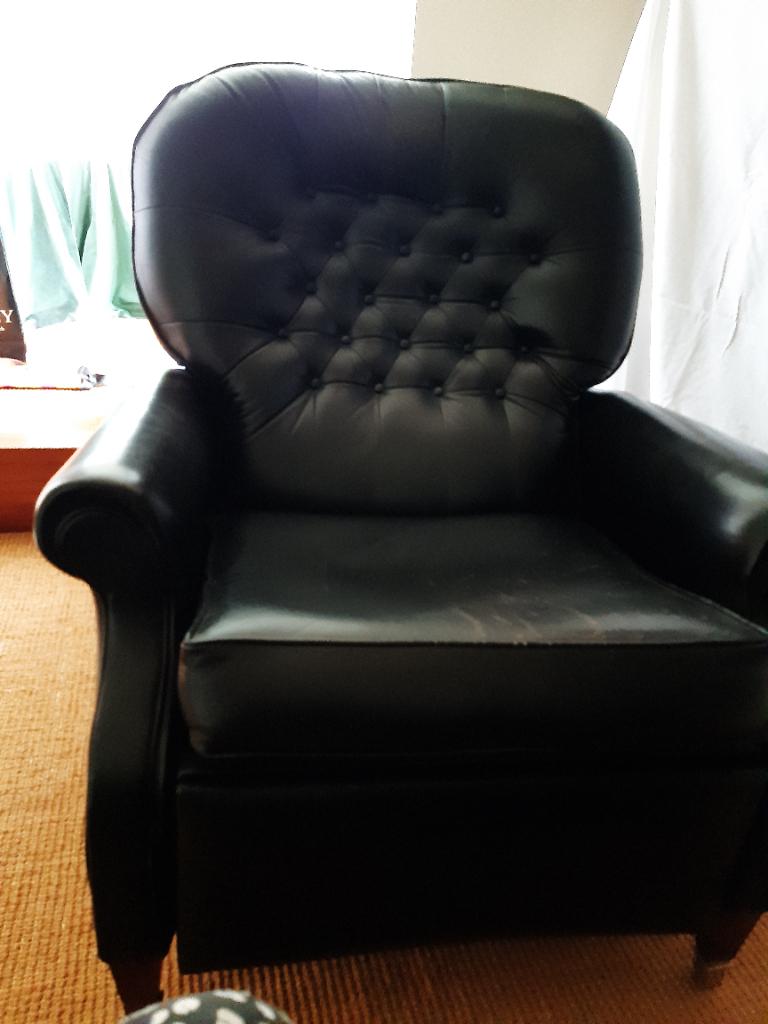 Zwarte leren fauteuil, Ophalen, Gebruikt, 50 tot 75 cm, Leer