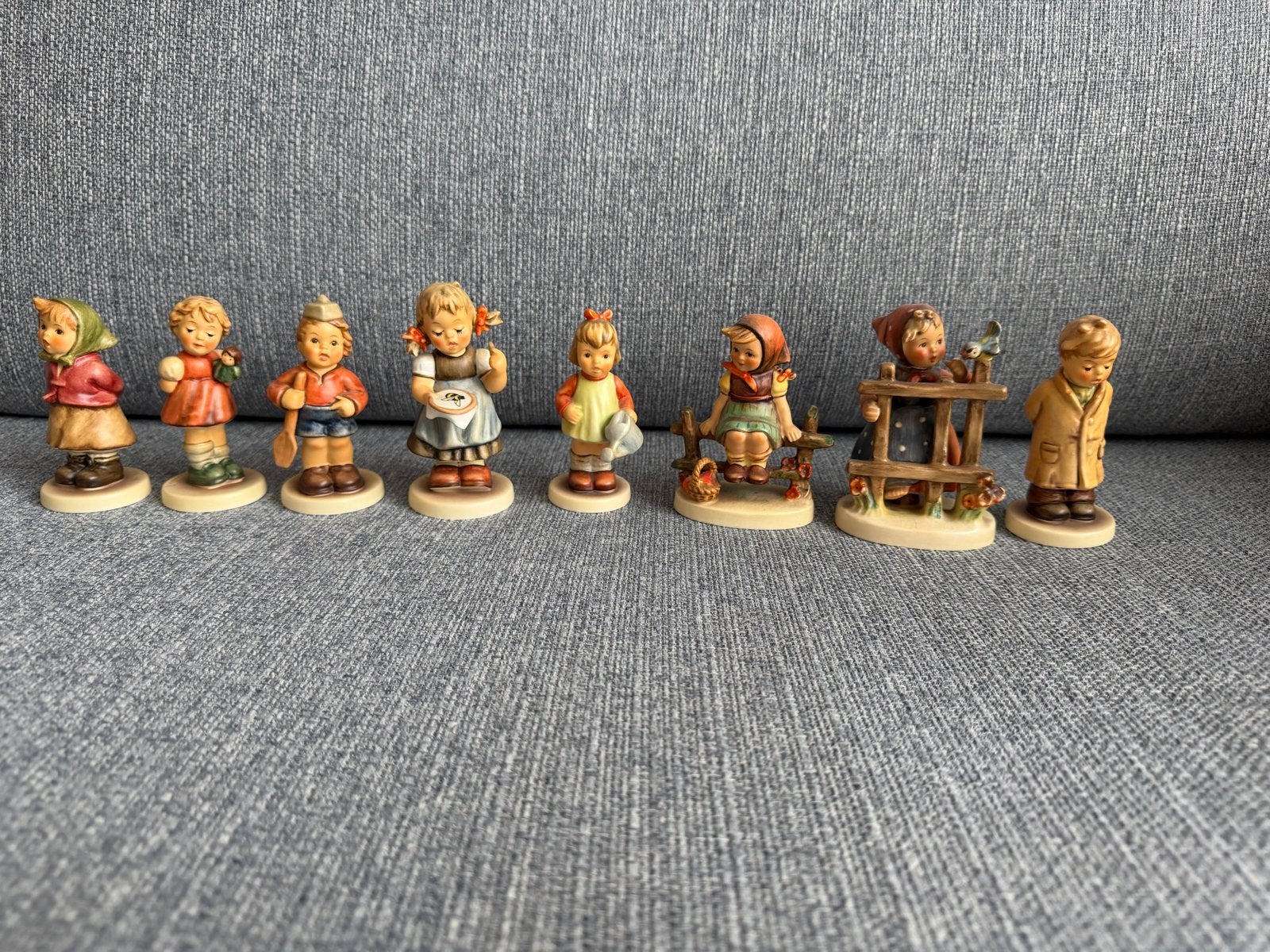 Set van 7 vintage Hummel beeldjes, diverse taferelen, Ophalen of Verzenden, Gebruikt, Hummel