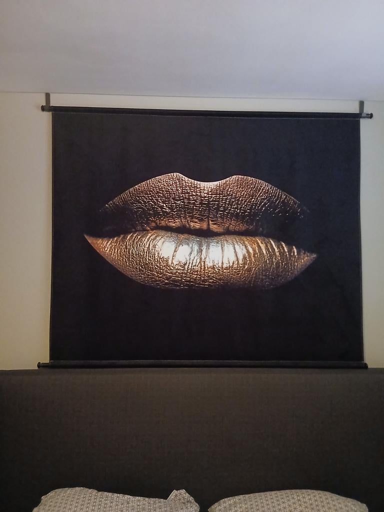 Wanddoek met gouden lippen - Modern en stijlvol, Ophalen, Zwart, Zo goed als nieuw, Met ophangsysteem