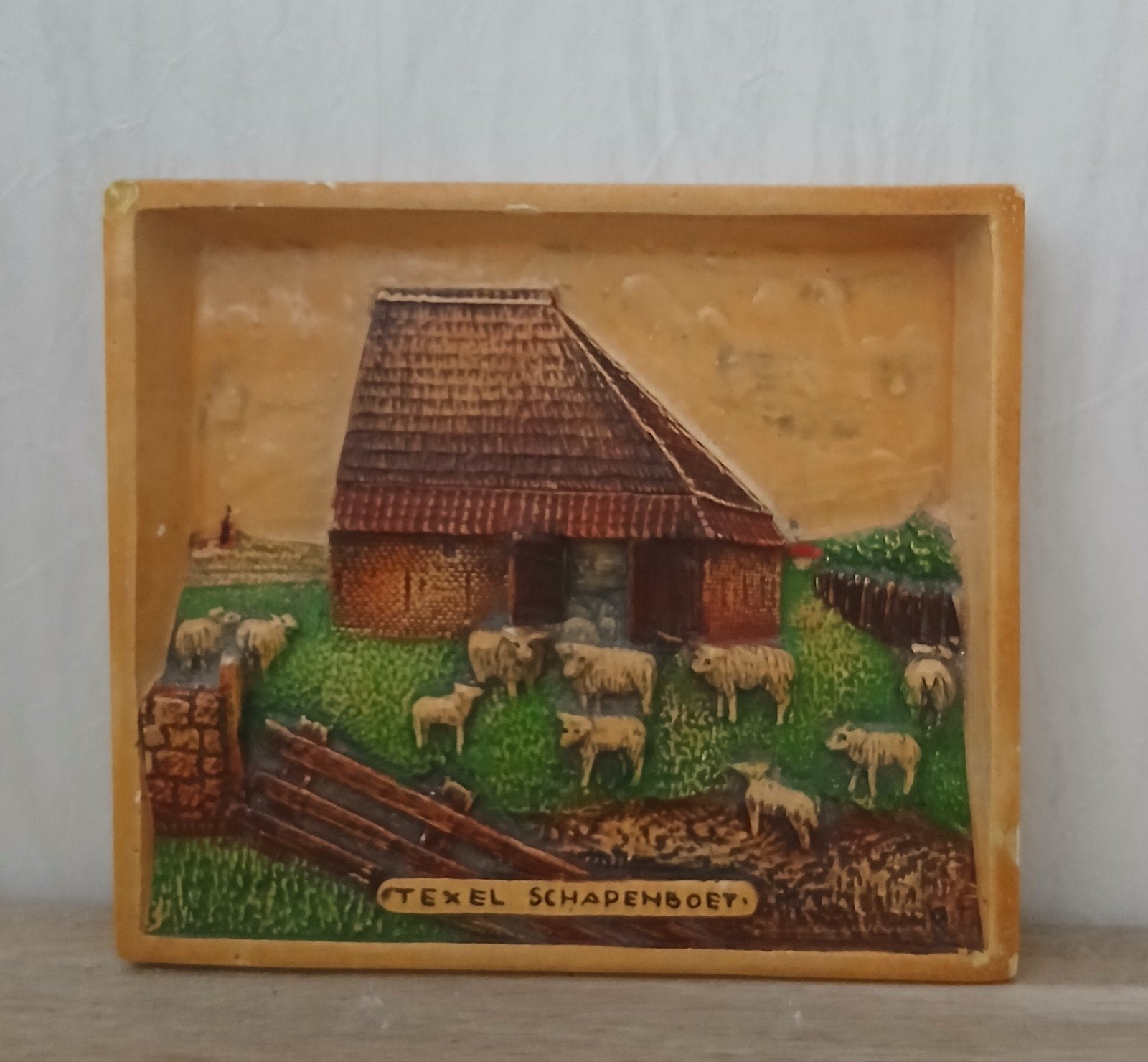 Antieke Wandtegel Met Relief Texel Schapenboet, Verzenden
