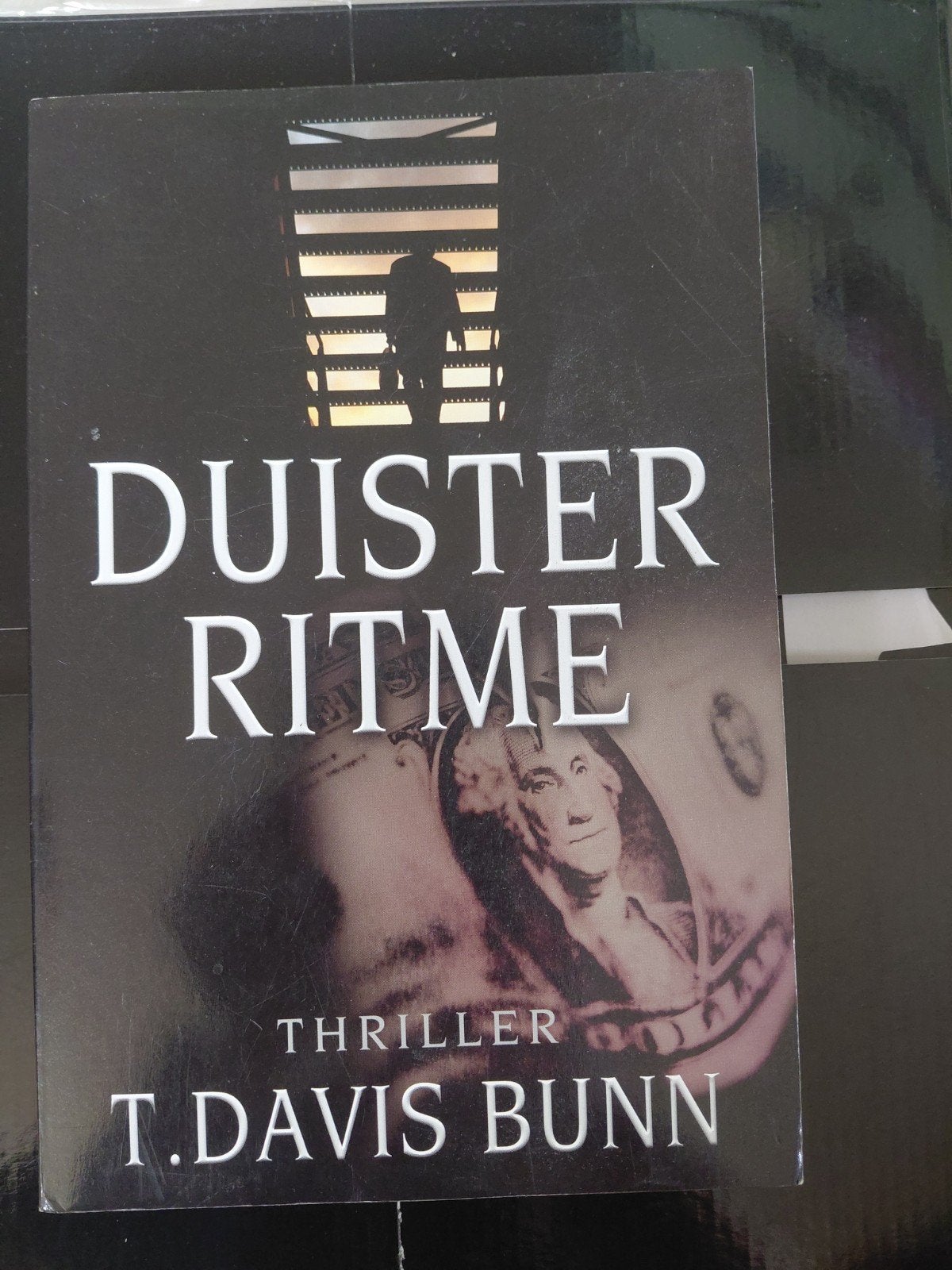 T. Davis Bunn - Duister ritme, Boeken, Ophalen of Verzenden, Gelezen, T. Davis Bunn