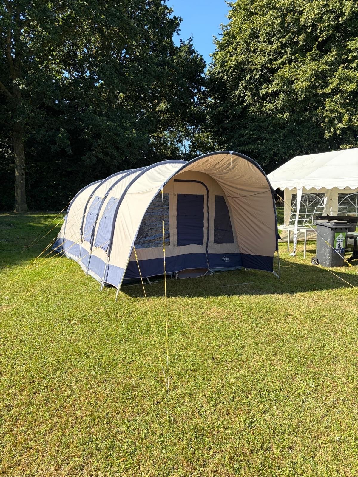 Vrijbuiter tunnel tent - Ruime gezinstent, Caravans en Kamperen, Ophalen, Gebruikt, Tot en met 5