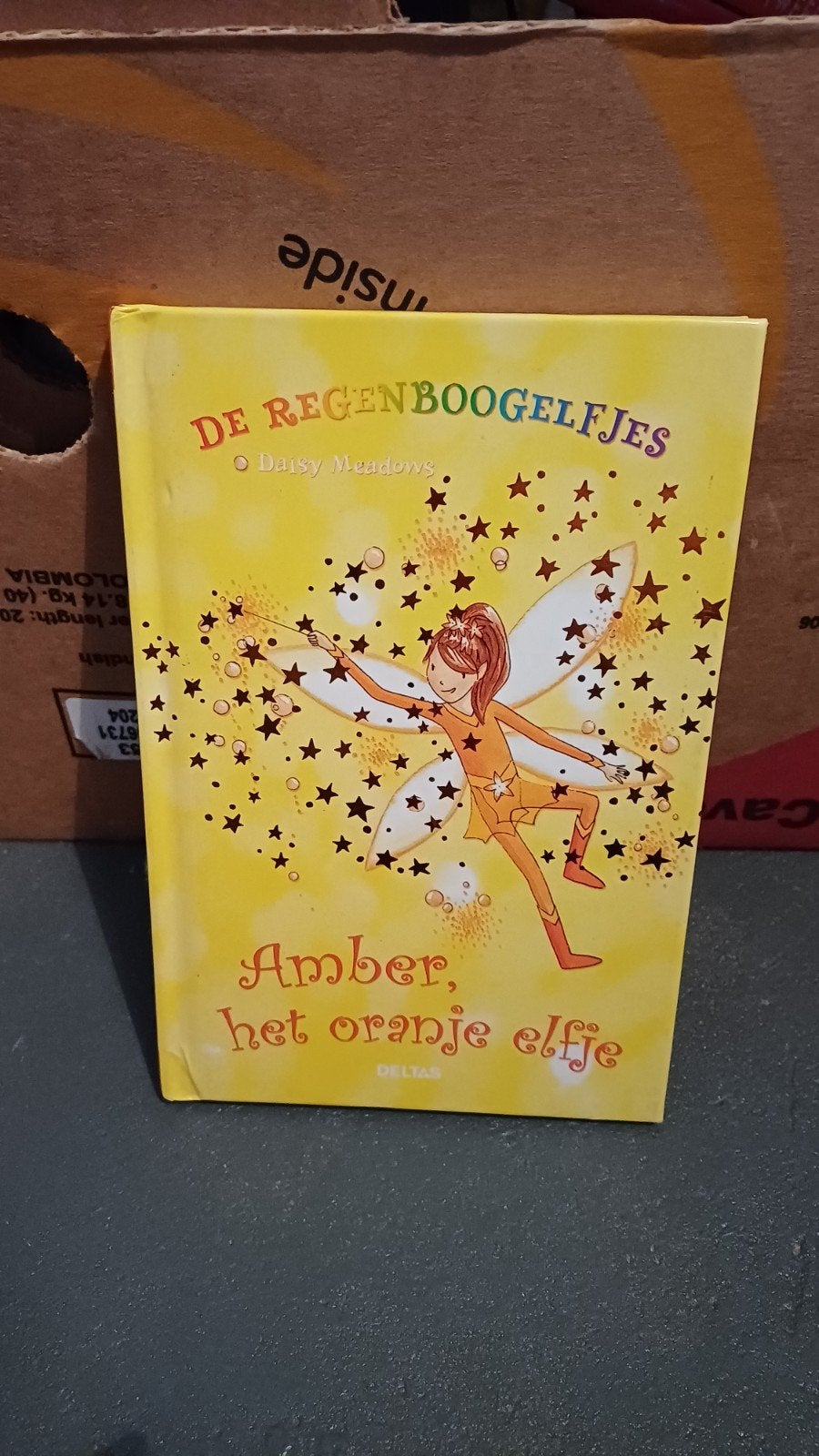 De Regenboogelfjes - Amber, het oranje elfje, Ophalen of Verzenden, Zo goed als nieuw, Daisy Meadows, Sprookjes