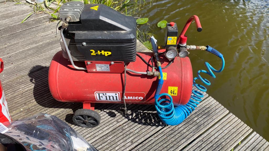 Fini Amico 2-HP Compressor MK 2400 - Zo goed als nieuw, Doe-het-zelf en Verbouw, Compressors, Ophalen, Gebruikt, 6 tot 10 bar
