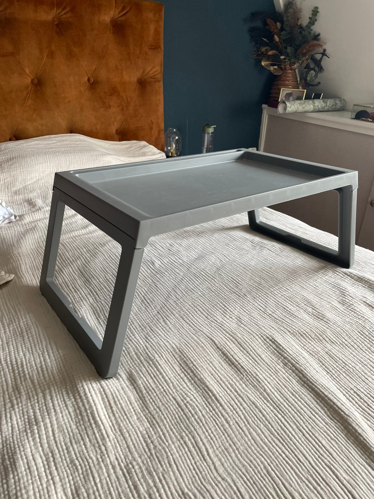 Ikea Klipsk bedtafeltje grijs, Ophalen, Zo goed als nieuw, 60 cm of meer, Rechthoekig