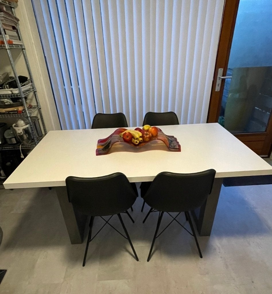 Moderne eettafel met 4 stoelen - 160x90x75cm, Huis en Inrichting, Ophalen, Overige houtsoorten, 50 tot 100 cm, Zo goed als nieuw