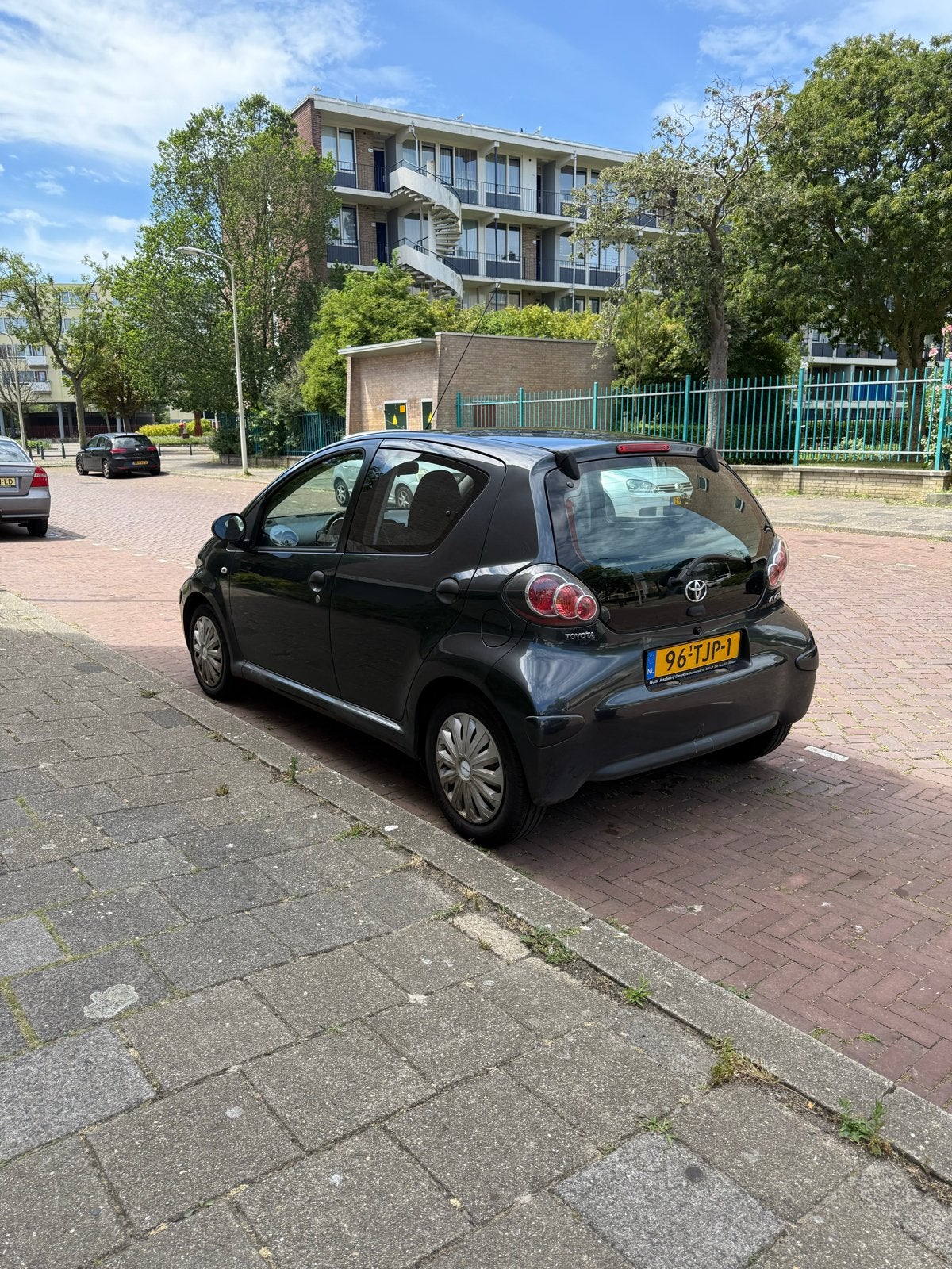 Toyota Aygo 1.0 12V Vvt-i 5DRS 2012 Grijs, Voorwielaandrijving, Stof, Zwart, Sound system