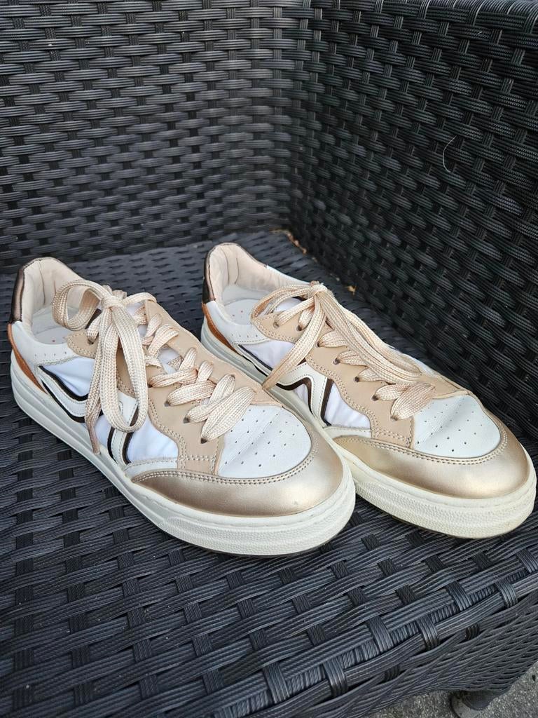 Stijlvolle Sneakers Goud/Wit - Maat 38, Accademia, Wit, Ophalen of Verzenden, Sneakers of Gympen