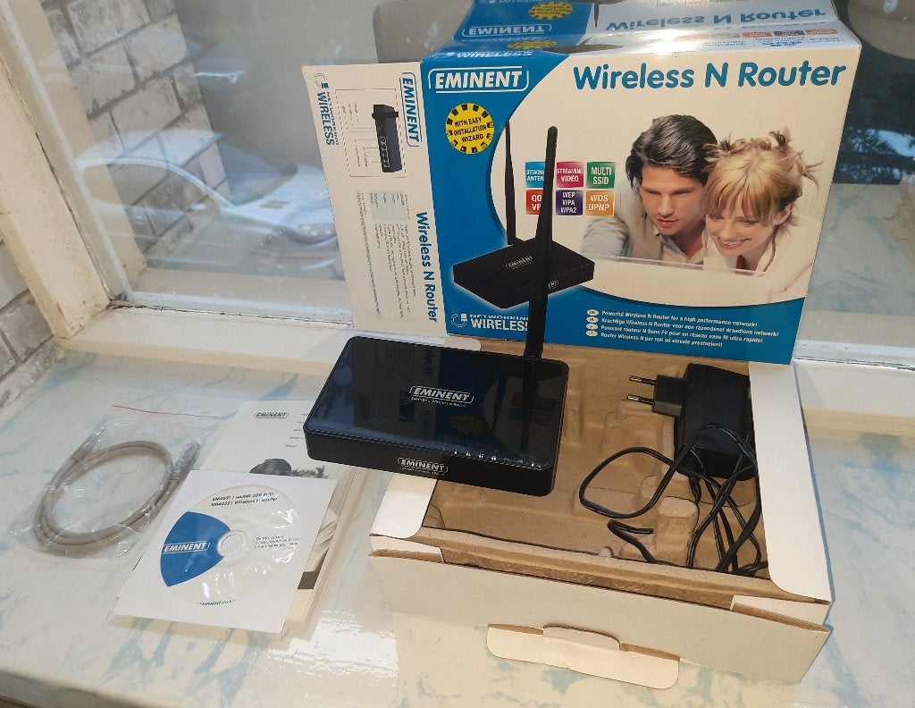 Eminent wireless N router EM4552 incl. alle toebehoren, Computers en Software, Routers en Modems, Ophalen of Verzenden, Zo goed als nieuw