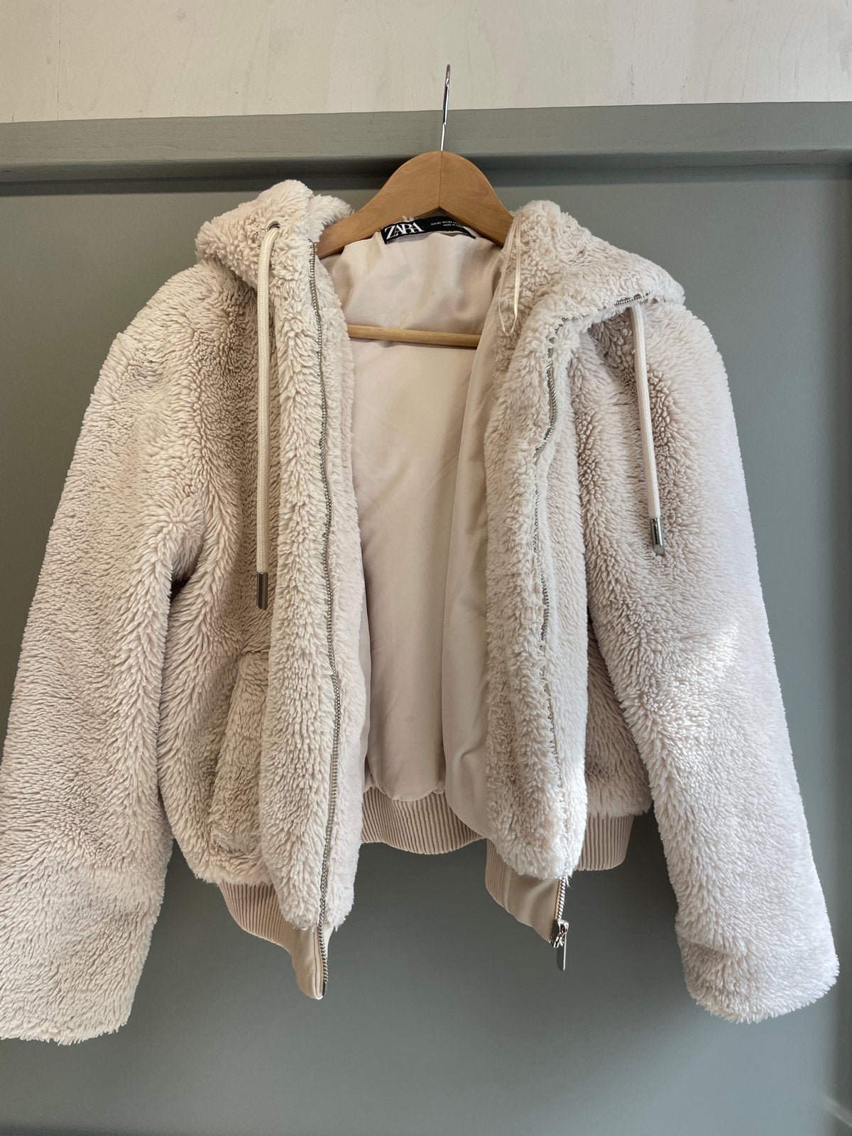 Zara teddy jasje met capuchon - Zo goed als nieuw, Ophalen of Verzenden, Zo goed als nieuw, Maat 34 (XS) of kleiner, Beige
