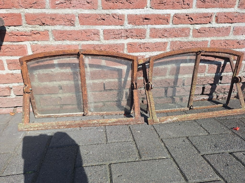 2 gietijzeren stalraampje uit 1924 brocant, Ophalen
