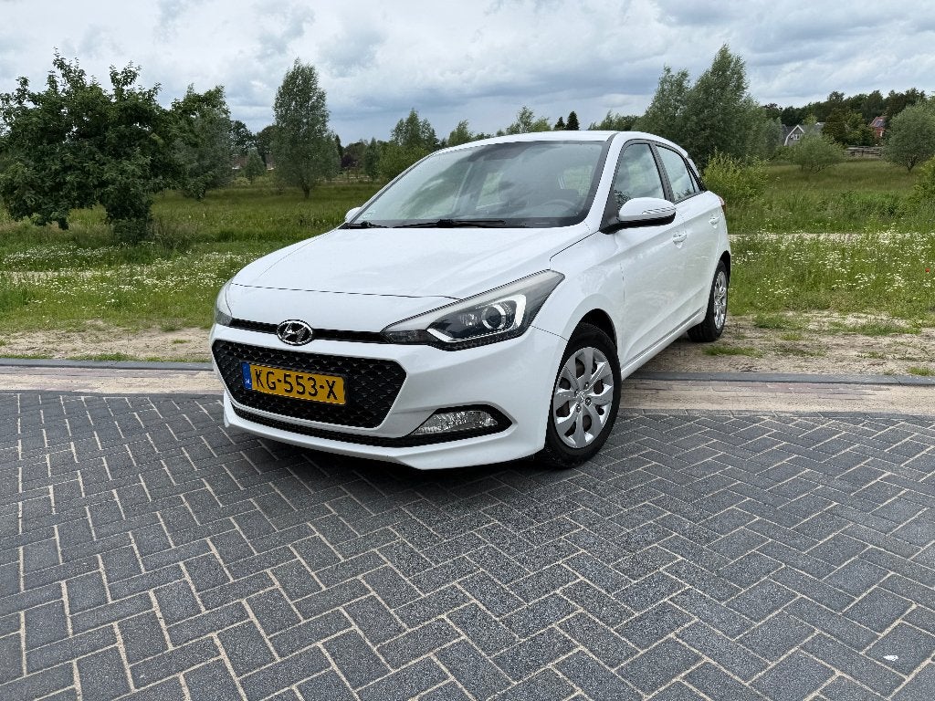 Hyundai i20 1.2 2017 Navi Camera Cruise Climate Trekhaak, Auto's, Hyundai, 83 pk, 40 €/maand, Euro 6, 4 cilinders