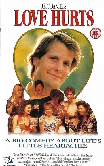 VHS Love Hurts UK NIEUW, Engels, Verzenden, Komedie, Nieuw in verpakking
