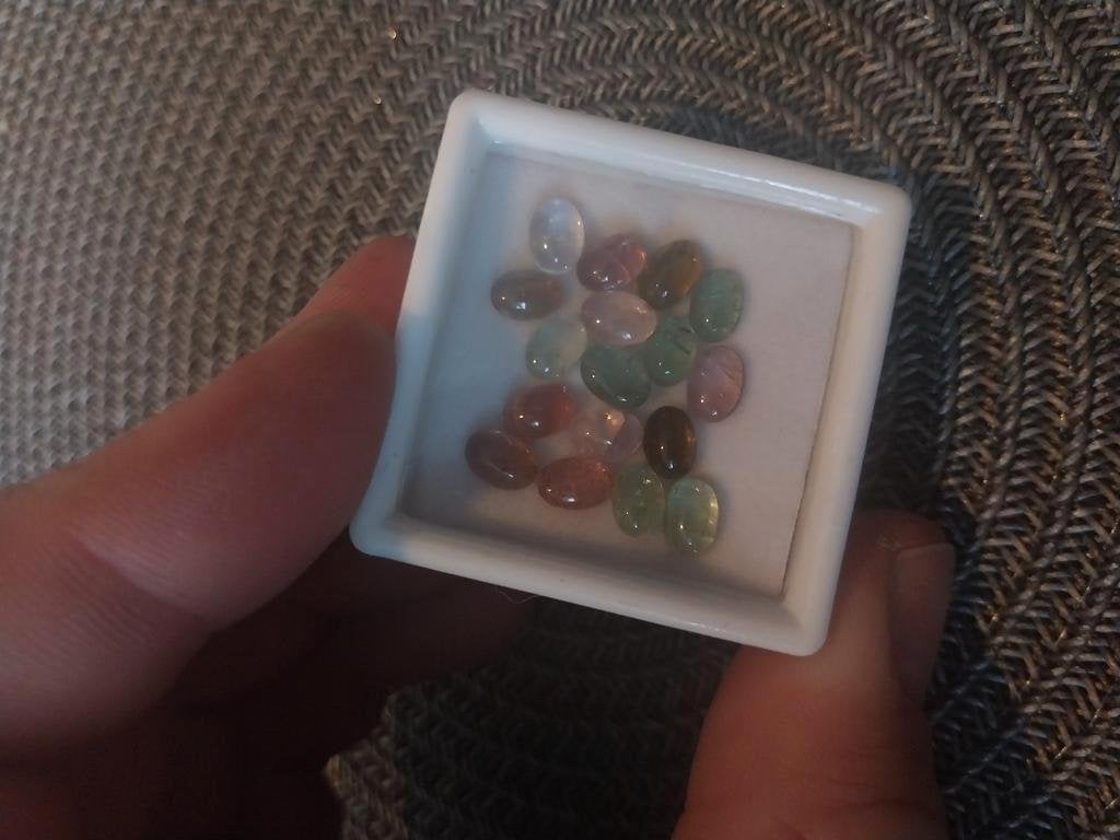 Groot lot met ovale toermalijn cabochons, Ophalen of Verzenden