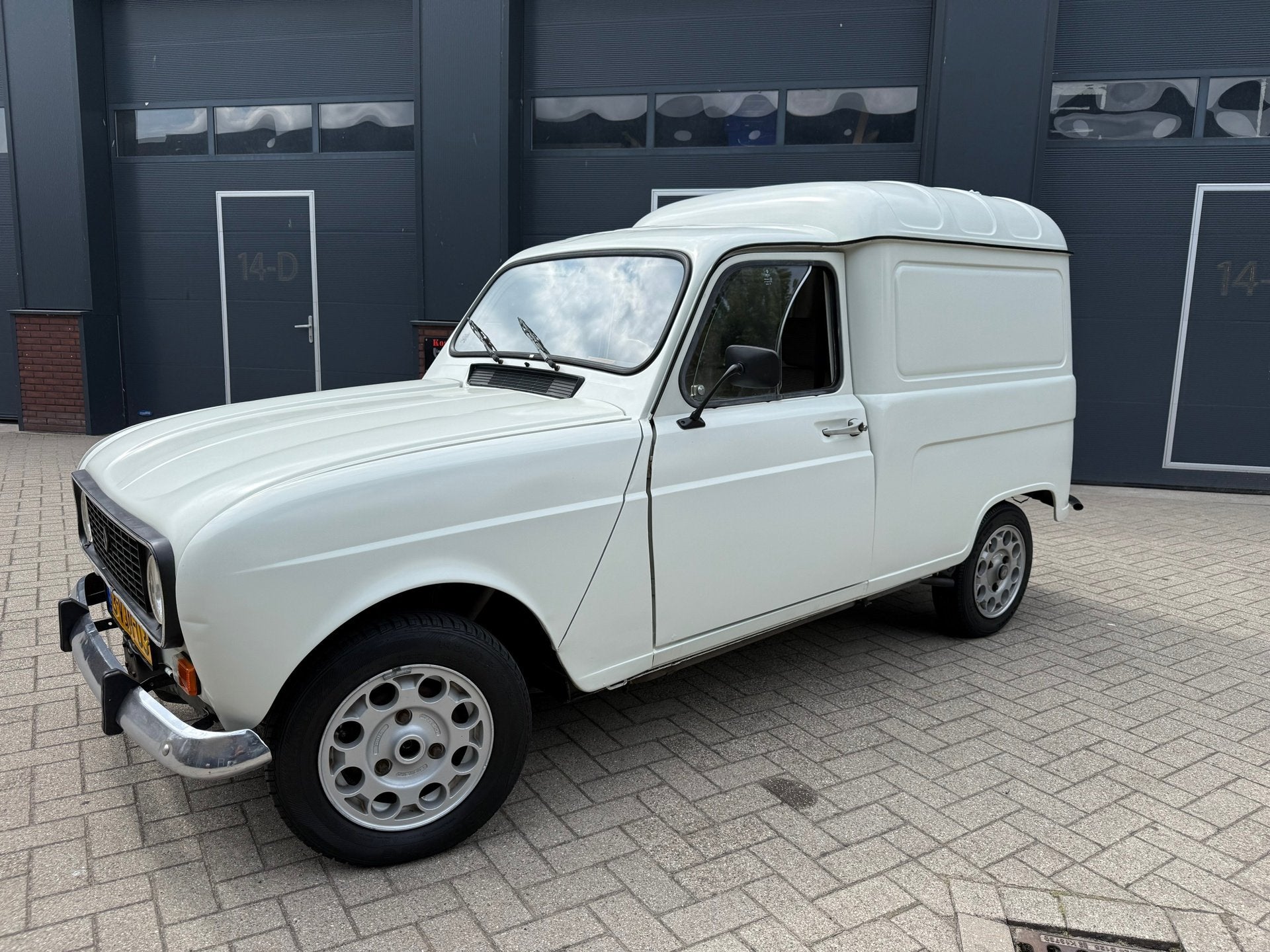 Renault R4