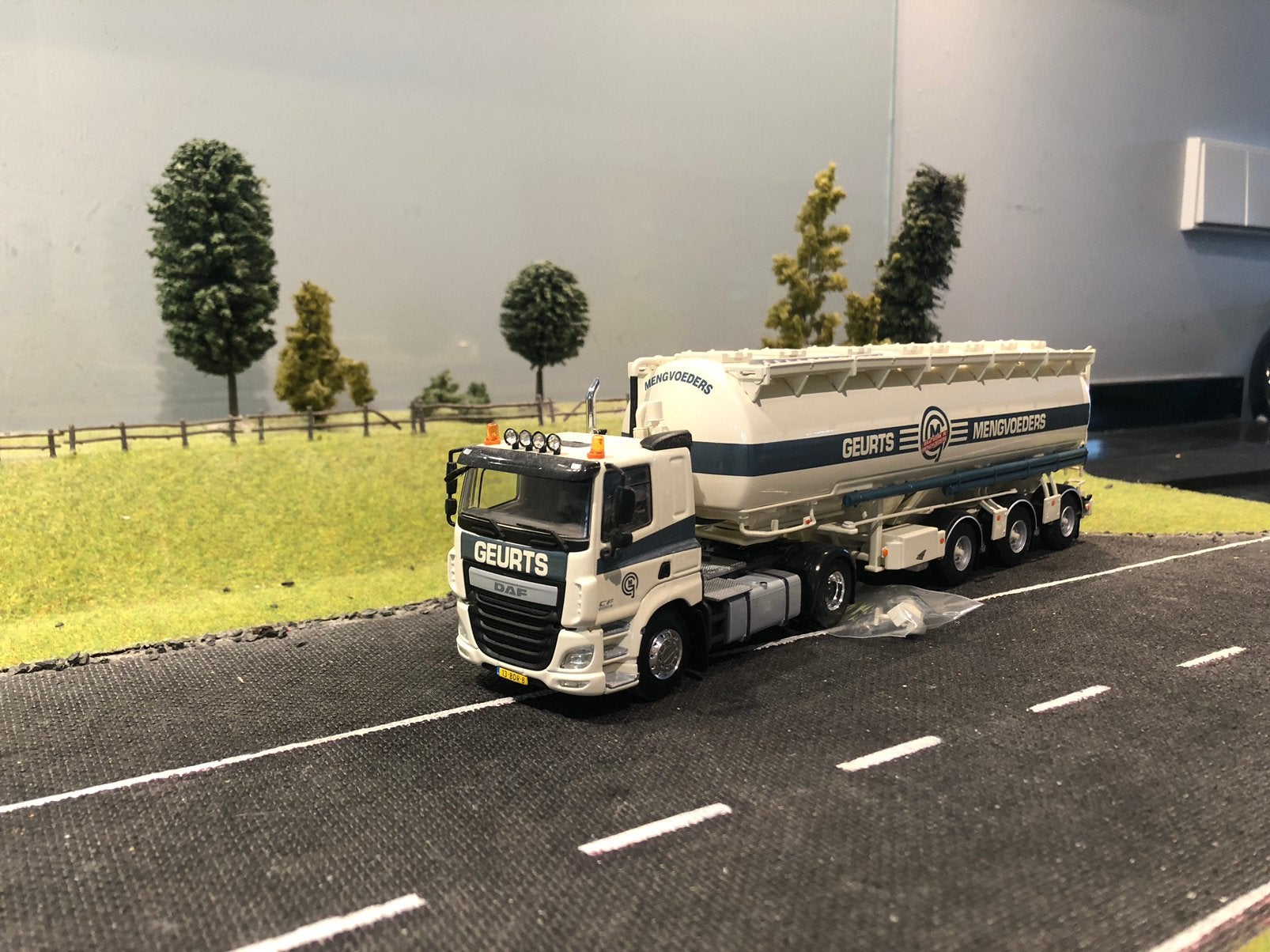 Daf CF met diervoeder oplegger van Geurts, Hobby en Vrije tijd, Ophalen of Verzenden, Zo goed als nieuw, Bus of Vrachtwagen, Wsi