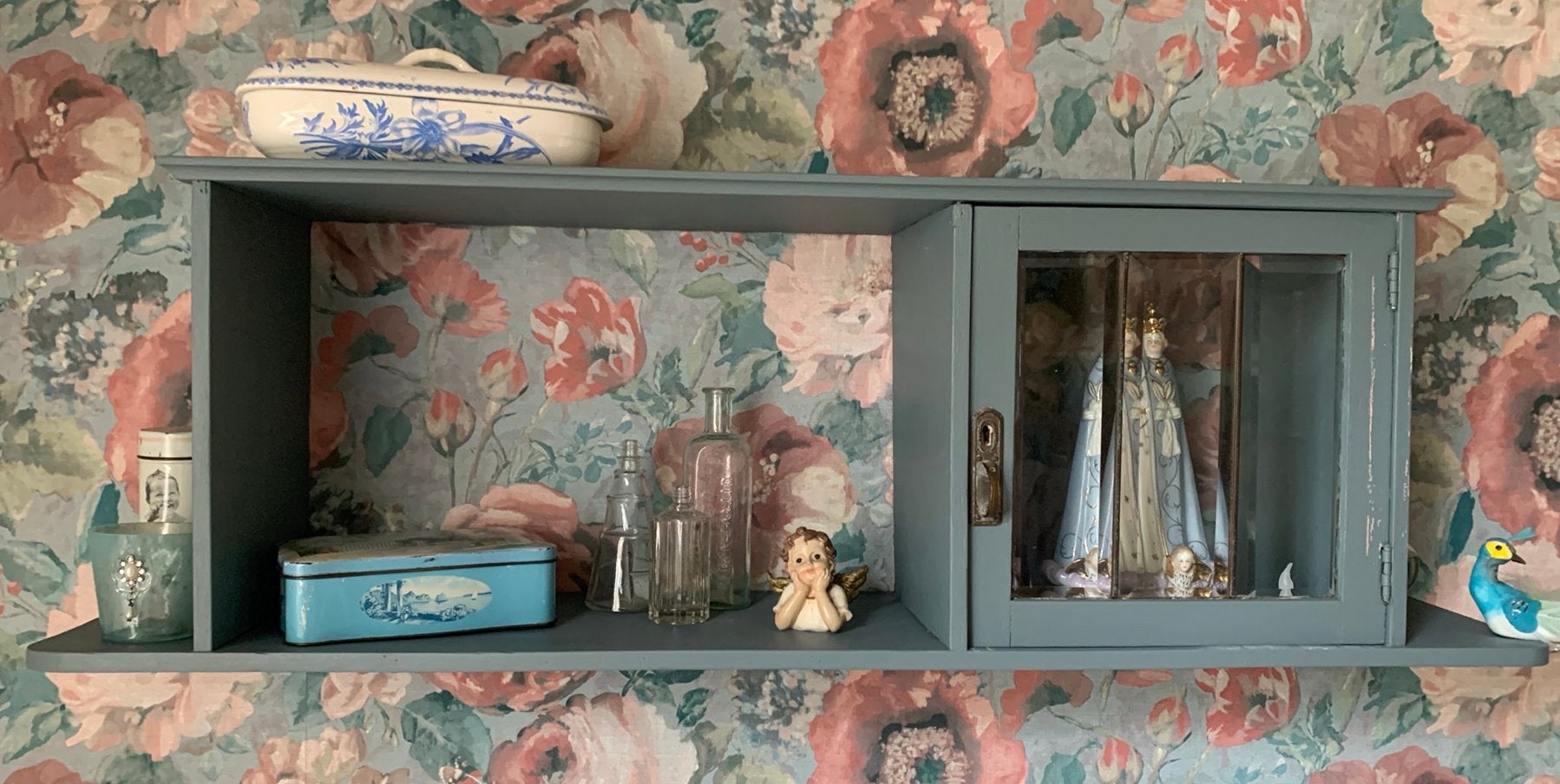 Nostalgisch hangkastje, Huis en Inrichting, Kasten | Overige, Zo goed als nieuw, Ophalen