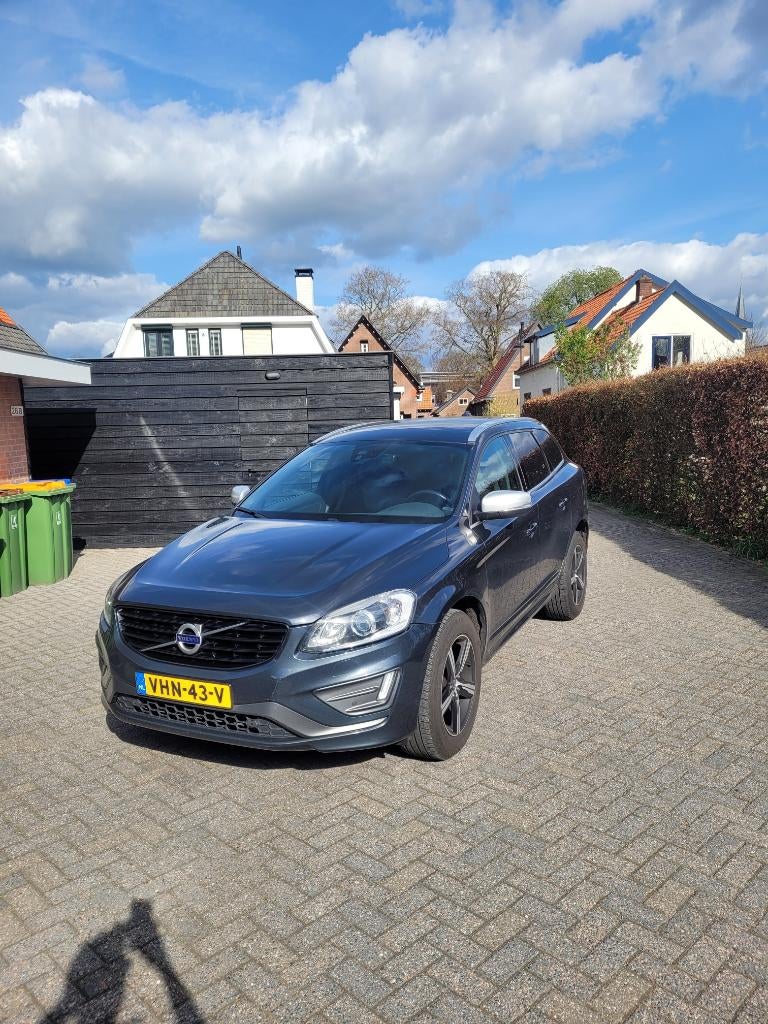 Volvo 2017 XC60 2.0 D4 FWD R-Design Grijs met Grijskenteken, Particulier, SUV of Terreinwagen, Zilver of Grijs, 1654 kg