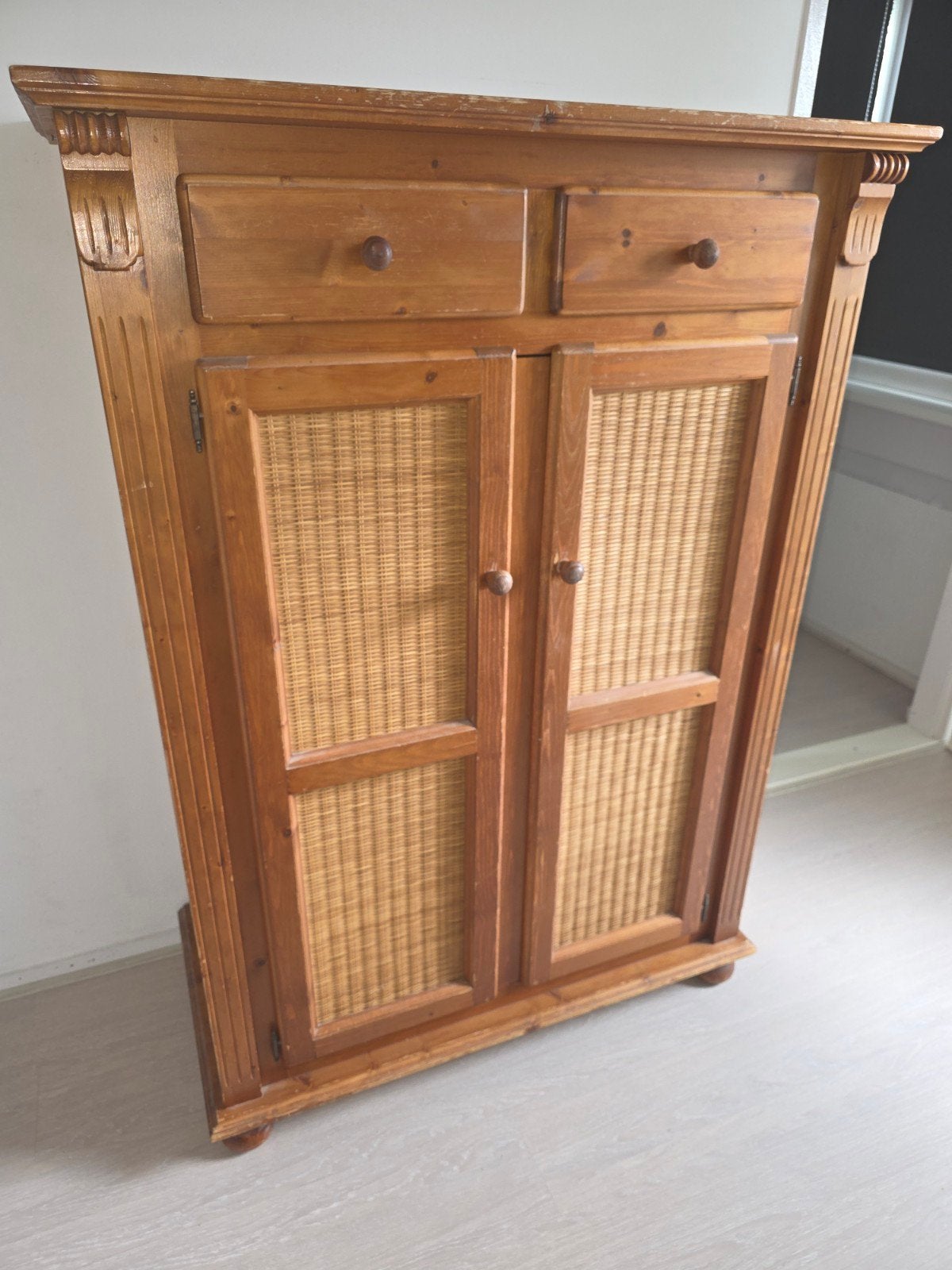 Houten kast met rieten deuren en lades, Ophalen, Gebruikt
