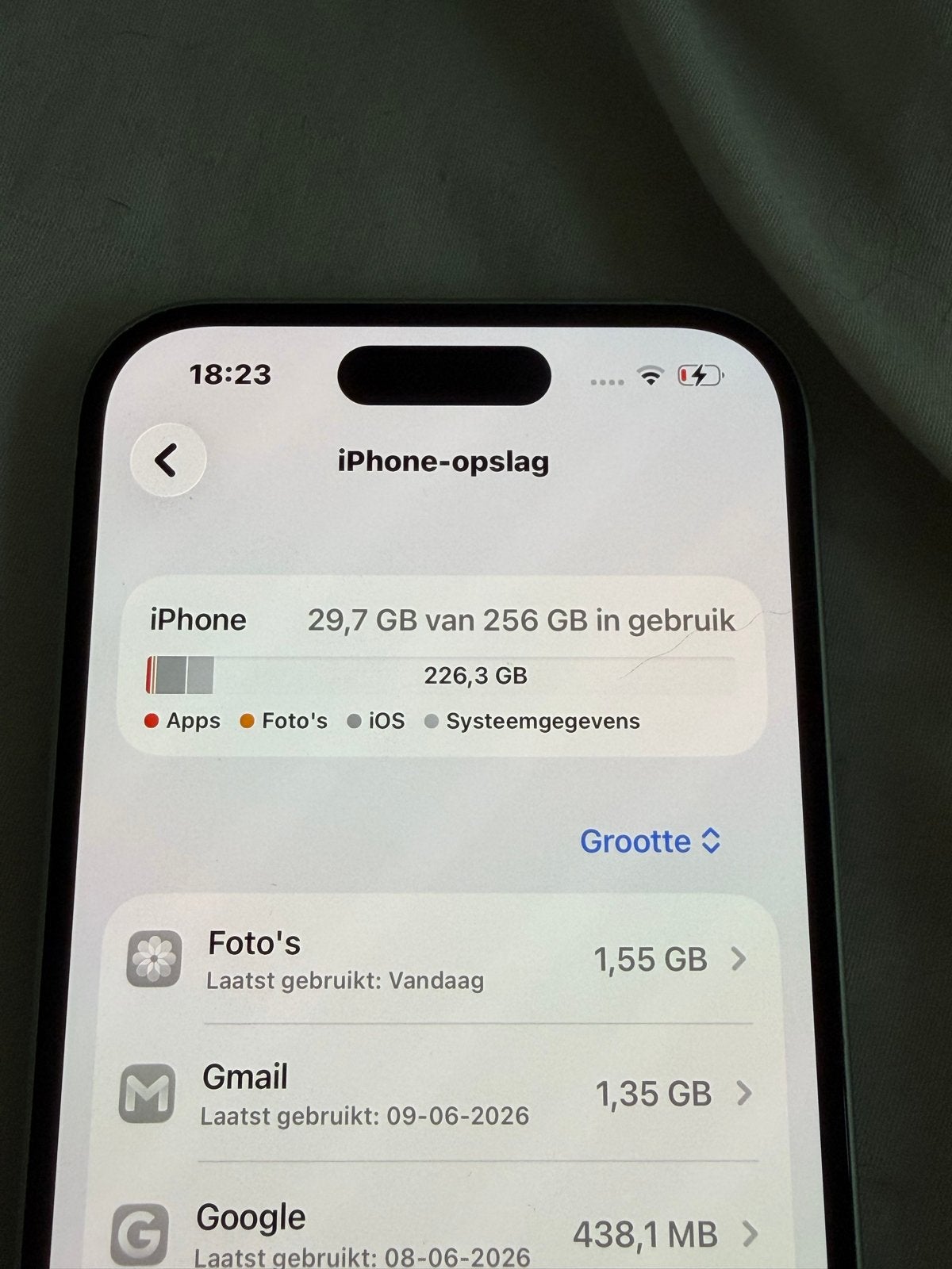 Foto 4 van iPhone 15 256GB - Zo goed als nieuw
