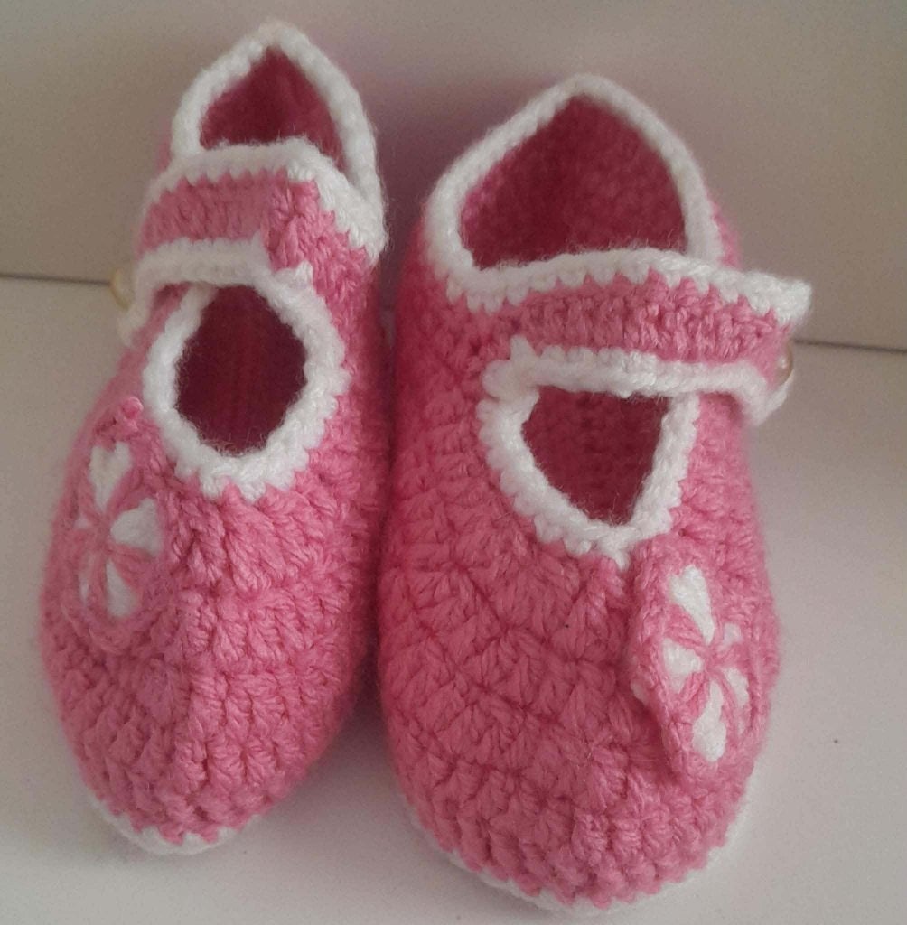 Roze gehaakte babyslofjes met bloem, Kinderen en Baby's, Babykleding | Schoentjes en Sokjes, Ophalen, Nieuw, Meisje, Schoentjes