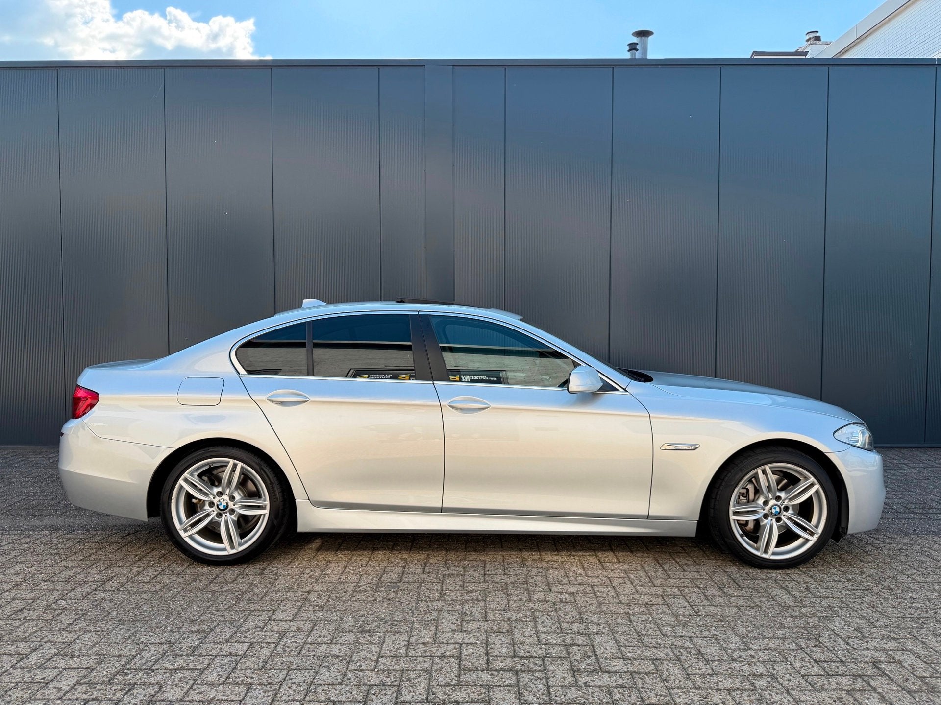 BMW 5-serie 530i M-Pakket | Schuifdak | Vol Optie | Topstaat, Auto's, Euro 5, Achterwielaandrijving, Gebruikt, 2000 kg