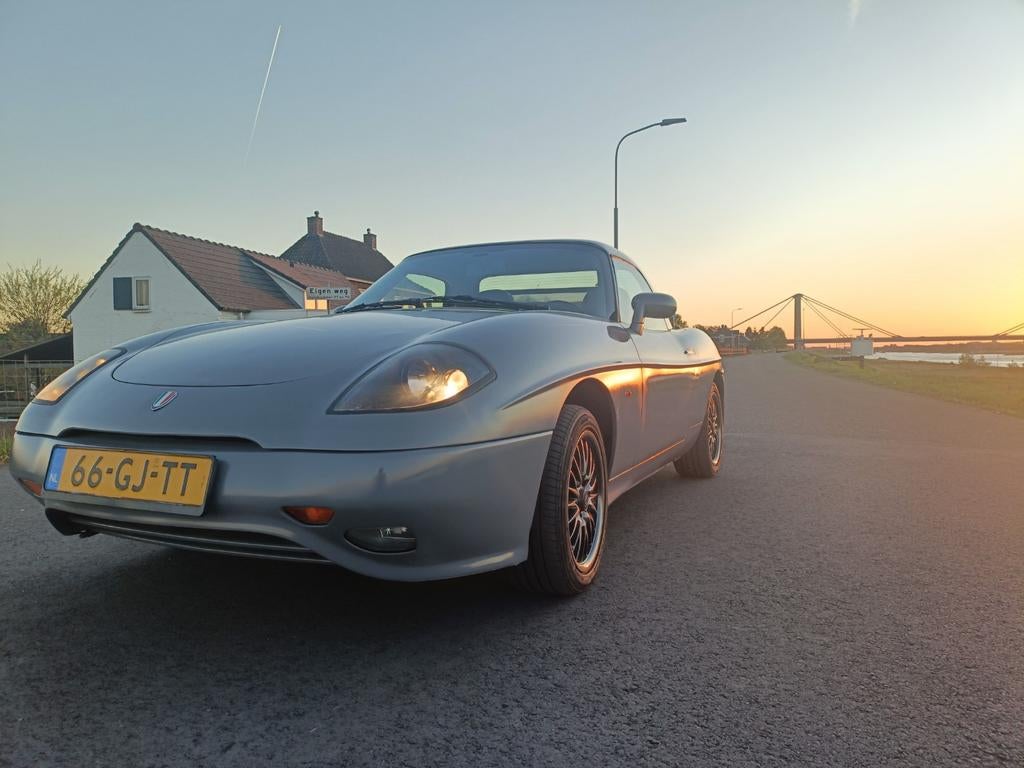 Fiat Barchetta 1.8 16V 1997 Nardo Grijs, Auto's, Fiat, Voorwielaandrijving, 450 kg, 40 €/maand, Zwart