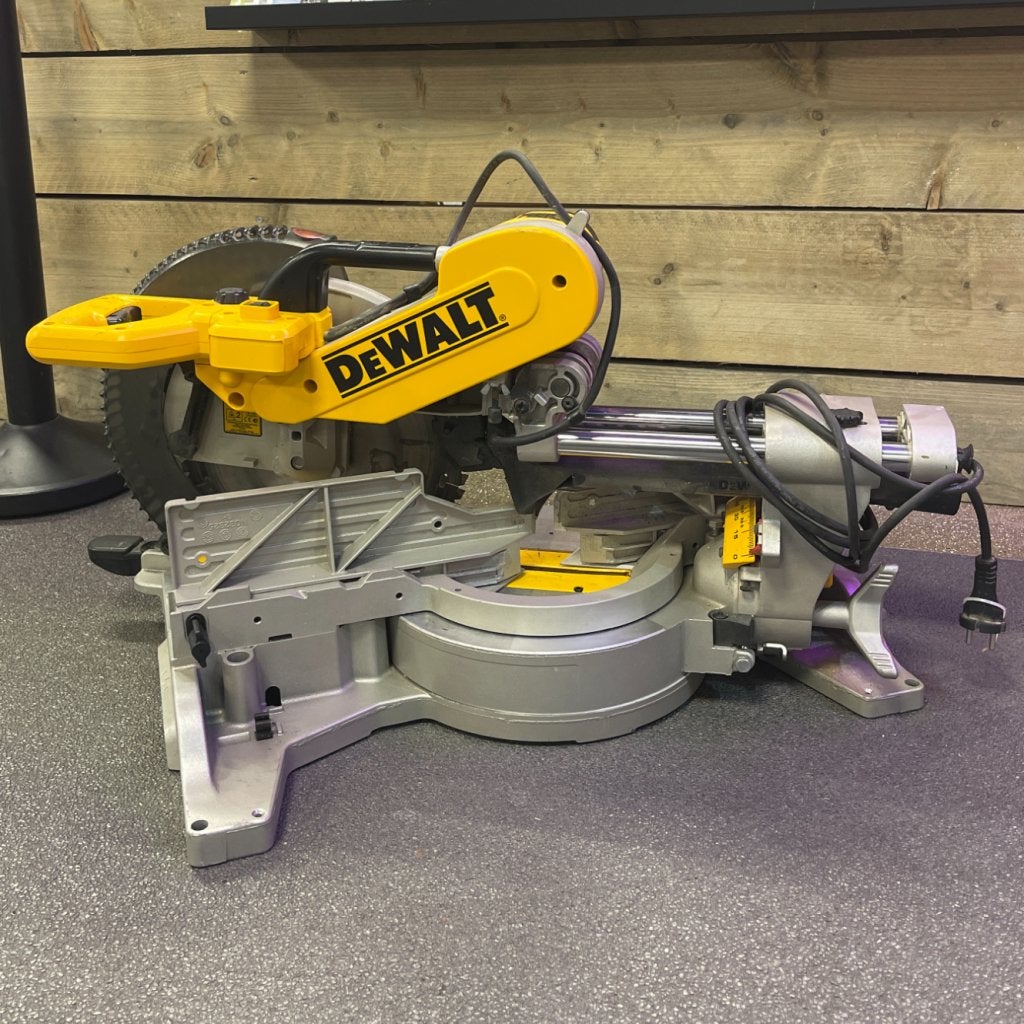 DeWalt DWS780 QS Afkortzaag Type 10 - Zeer goede staat, Dewalt, Gebruikt, Support@dewalt.com, 701 E. Joppa Road
Towson, MD 21286
USA