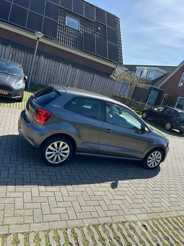 MOOIE POLO 1.2 2010 LICHT METALEN VELGEN Stoelverw Sensoren, Auto's, Voorwielaandrijving, Stof, 40 €/maand, 988 kg