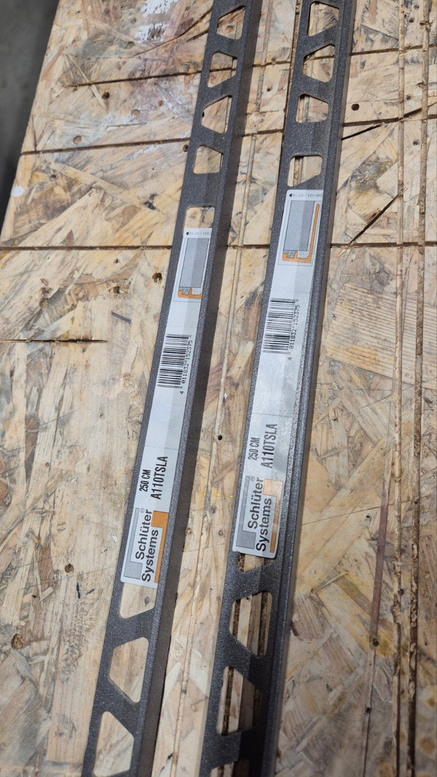 2x Nieuwe tegelstrip (250 cm) - Schlüter Systems A110TSLA, Doe-het-zelf en Verbouw, Tegels, Ophalen