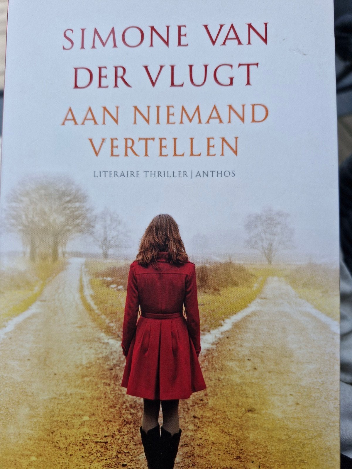 Simone van der Vlugt - Aan Niemand Vertellen, Ophalen of Verzenden, Gelezen, Simone van der Vlugt, Nederland
