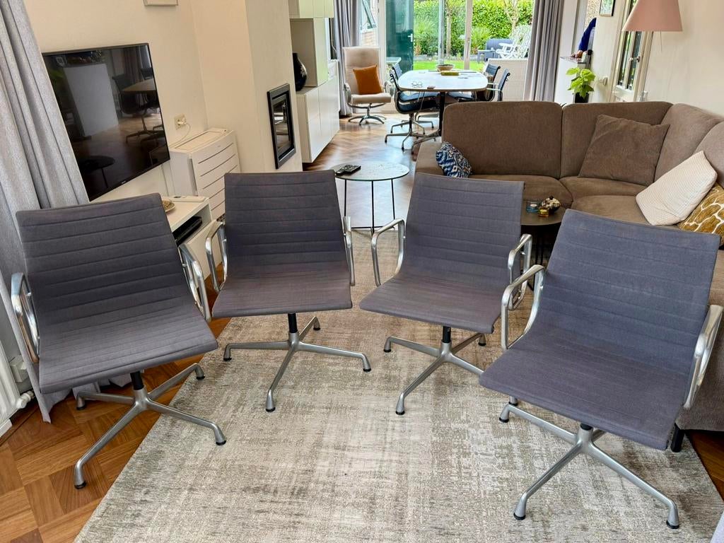 Vitra Eames aluminium/grijs Hopsak  (4x), Huis en Inrichting, Stoelen, Ophalen, Gebruikt, Vier, Stof