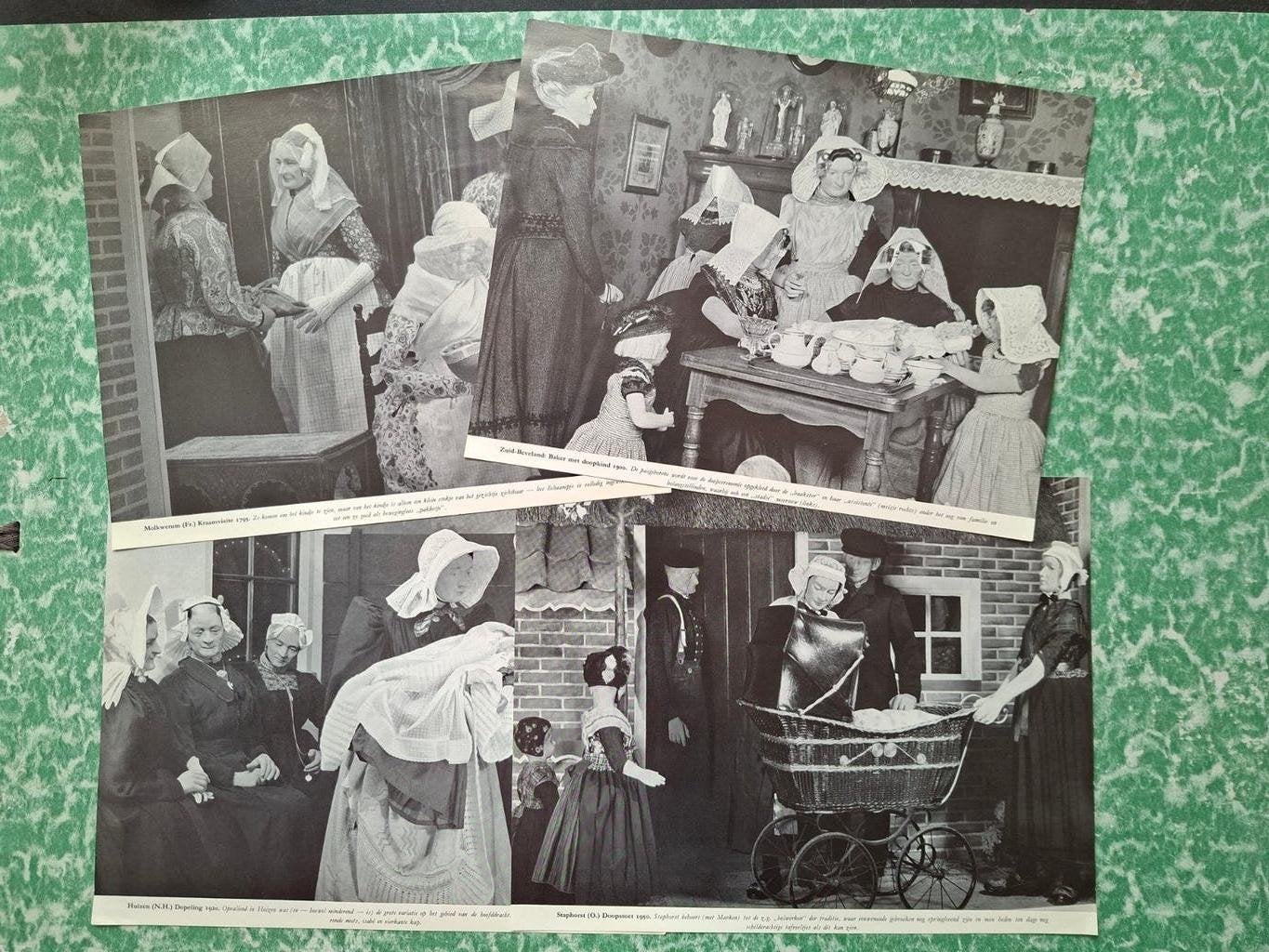 vier foto's Klederdrachten Molkwerum, Staphorst, enz., Gebruikt, Klederdracht, Ophalen of Verzenden, Voor 1940