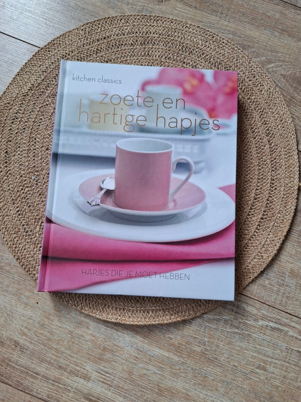 Zoete en Hartige Hapjes - Kookboek, Ophalen of Verzenden, Zo goed als nieuw, Voorgerechten en Soepen