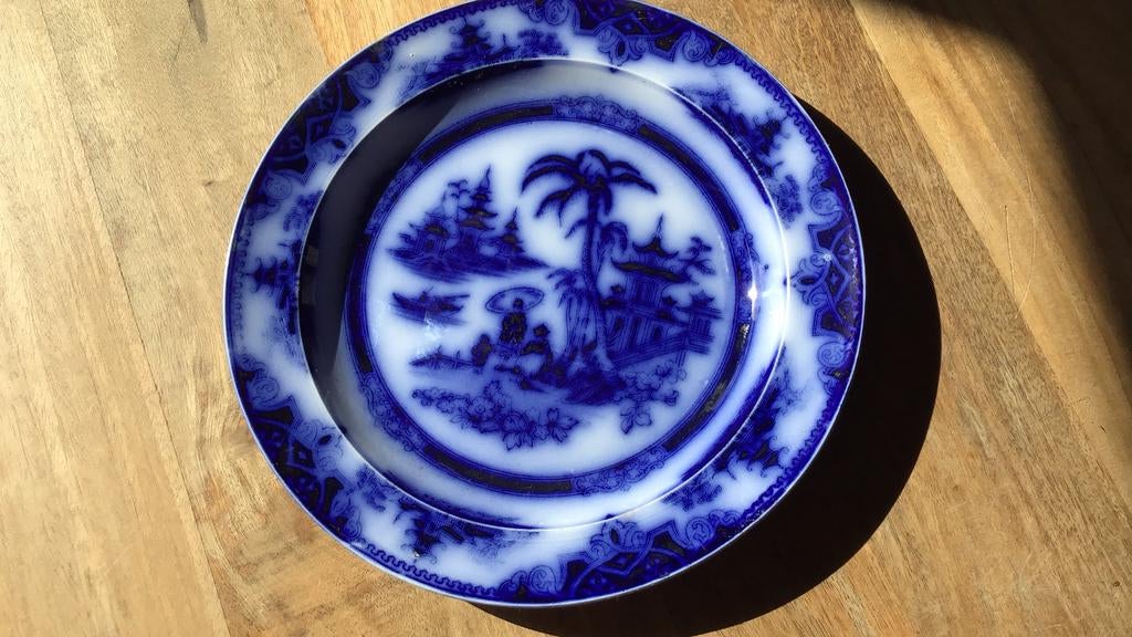 Blauw bord van Regout., Antiek en Kunst, Ophalen of Verzenden